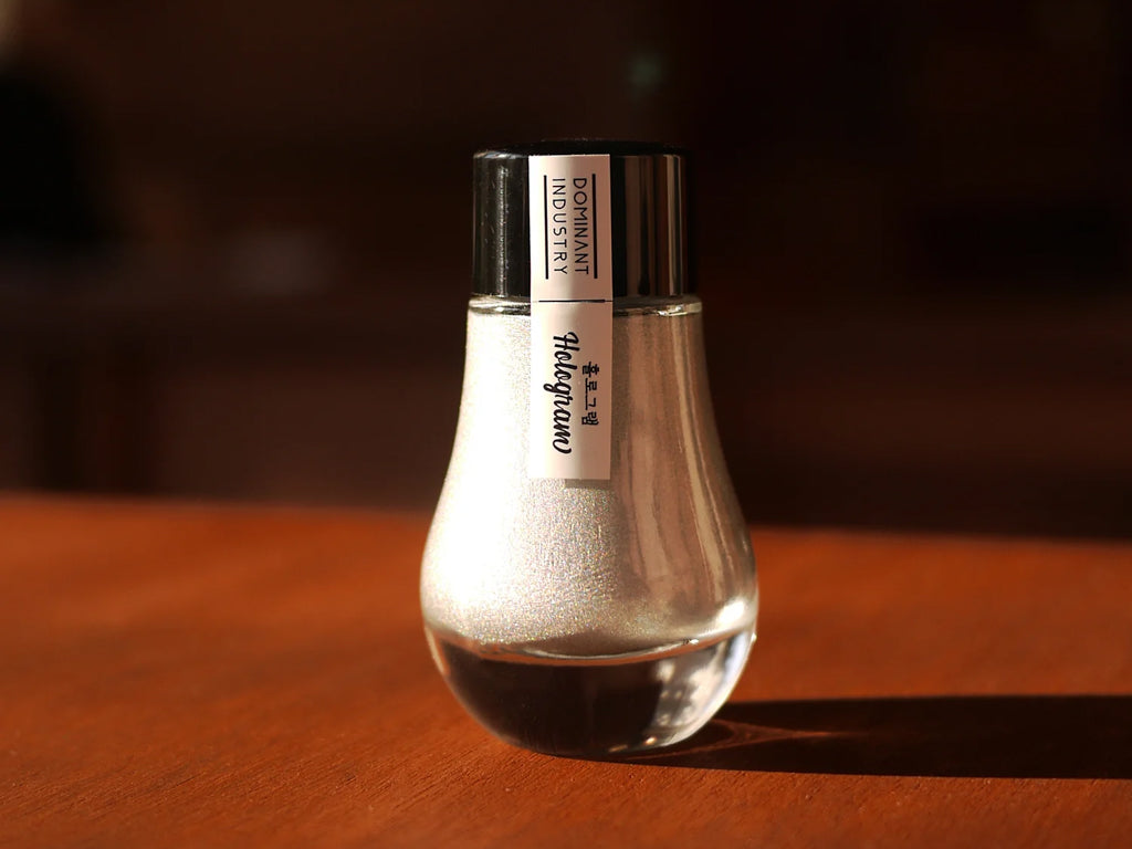 DOMINANT INDUSTRY 004 ホログラム