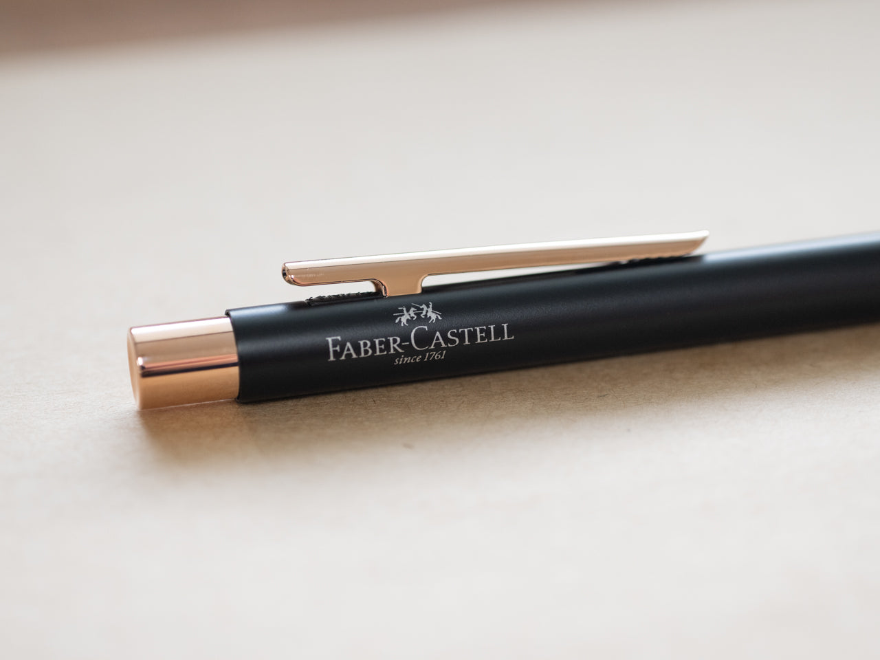 FABER-CASTELL ネオスリム ボールペン ブラック&ローズゴールド