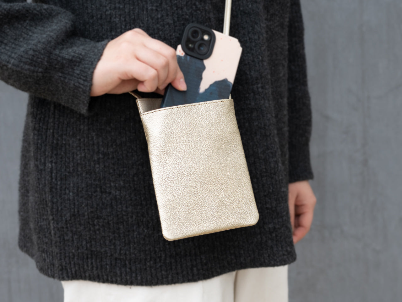 OSL サコッシュ スリム ゴールド