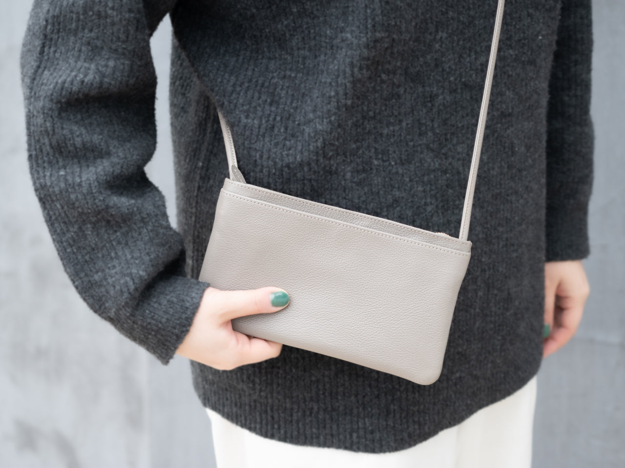 OSL サコッシュW グレージュ