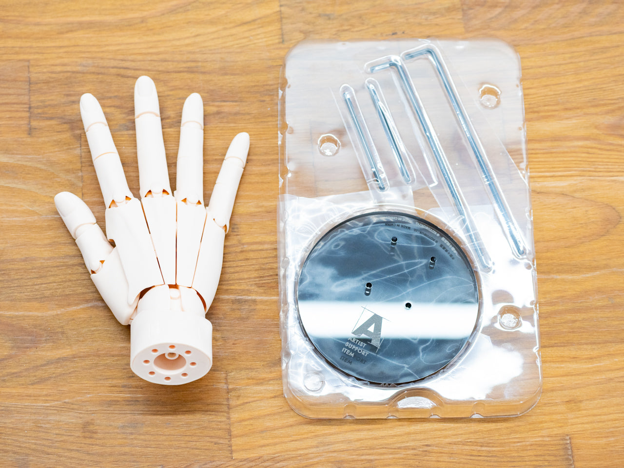 KOTOBUKIYA ハンドモデル ペールオレンジ 【右手】