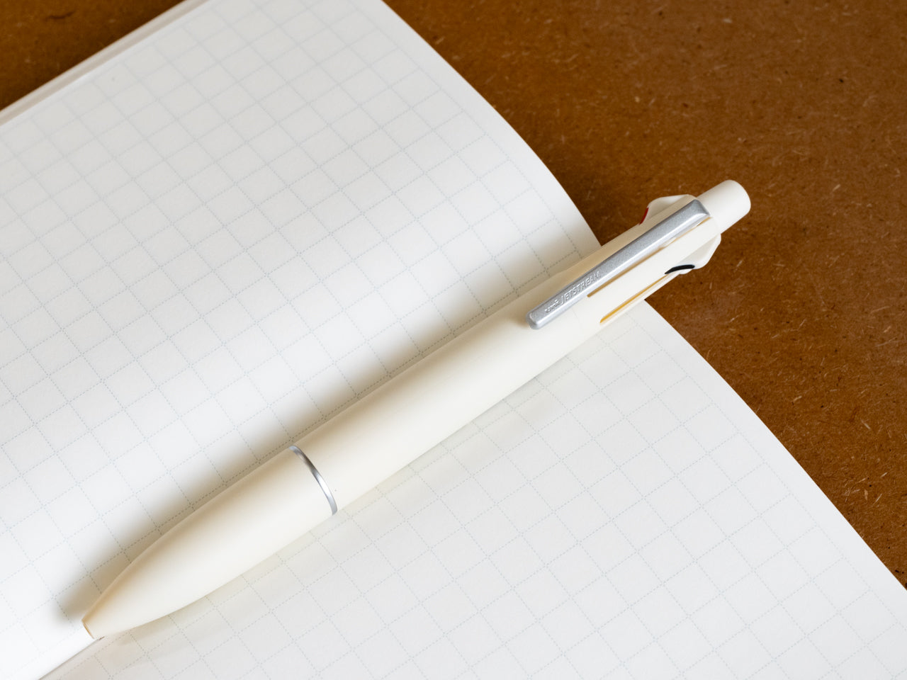 ジェットストリーム 多機能ペン 4&1(Lite touch ink搭載)