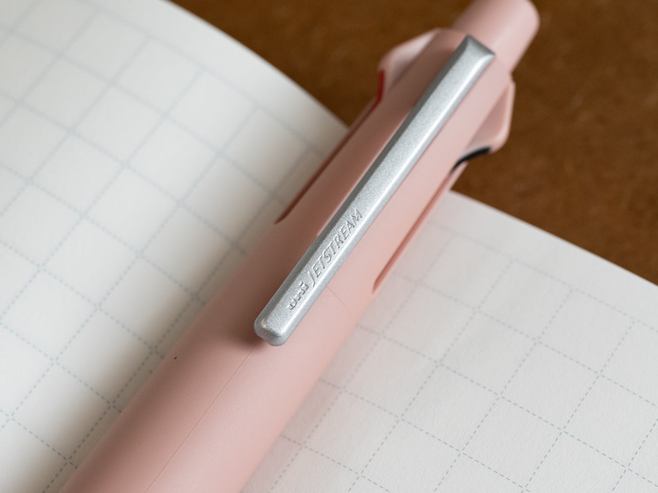 ジェットストリーム 多機能ペン 4&1(Lite touch ink搭載)