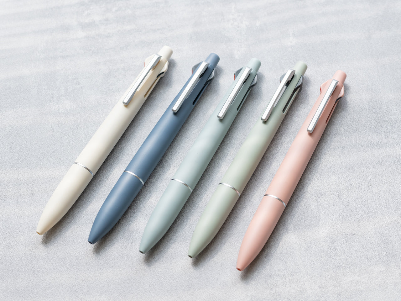 ジェットストリーム 多機能ペン 4&1(Lite touch ink搭載)