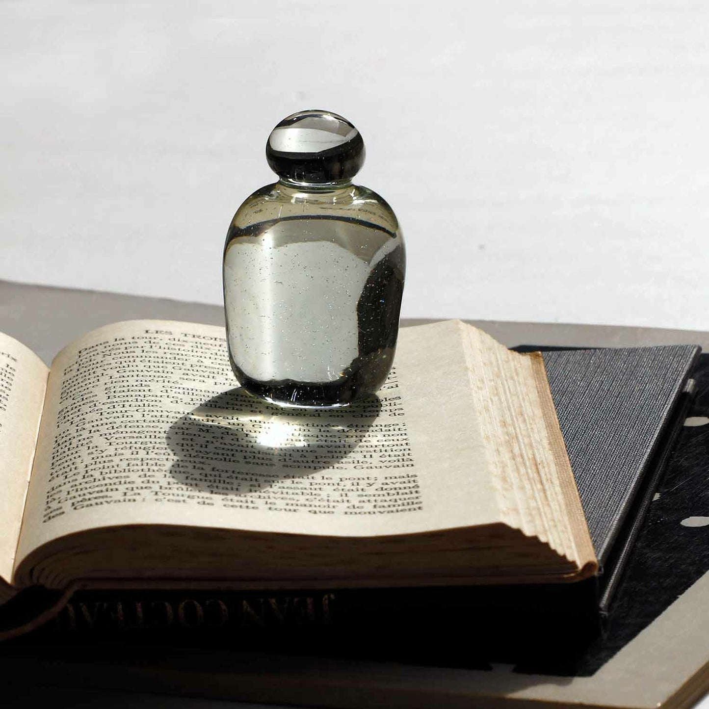 アタシェ　再生ガラス ペーパーウエイト