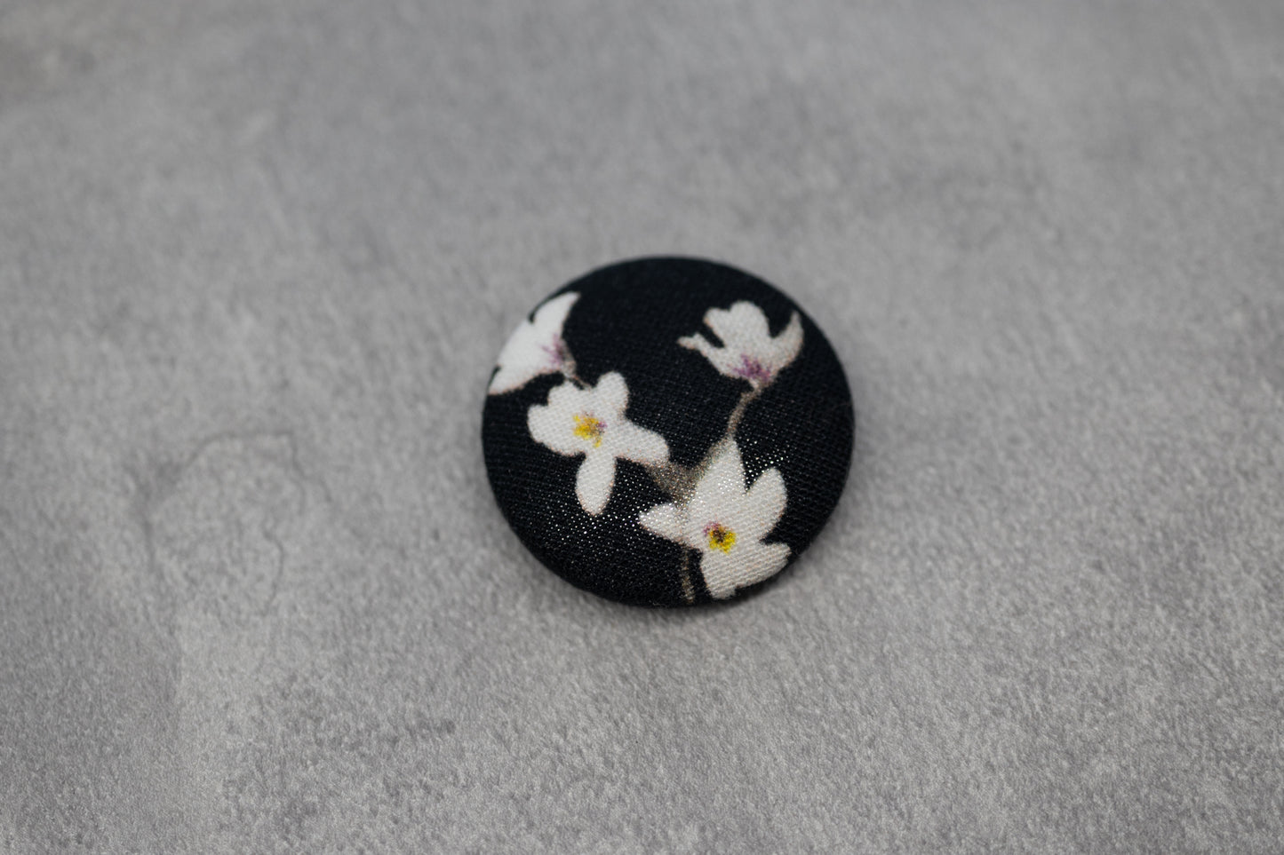 スゲノマロ-くるみボタンのマグネット