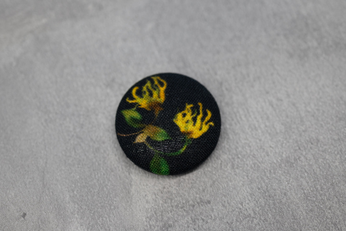 スゲノマロ-くるみボタンのマグネット