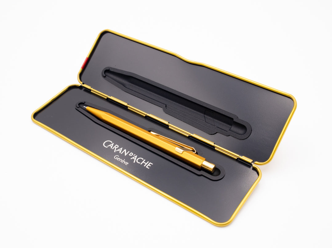 CARAN d'ACHE 未使用品 CARAND'ACHE Geneve 0.5mmシャープペンシル (U)849 ゴールドバー 缶ケース付き スイス製 カランダッシュ